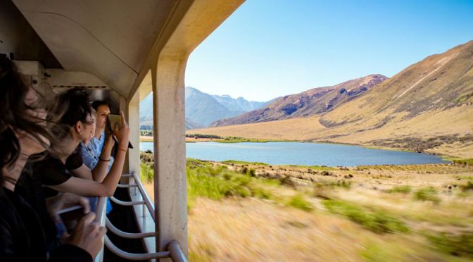 TranzAlpine-heading-west-past-Lake