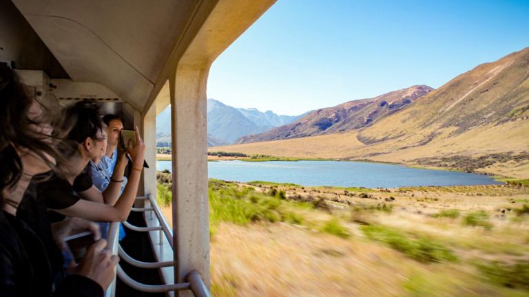 TranzAlpine-heading-west-past-Lake