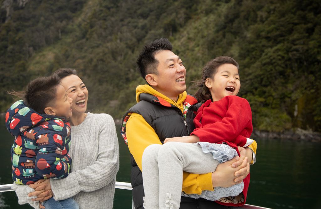 Family enjoying Milford-Sound Cruise