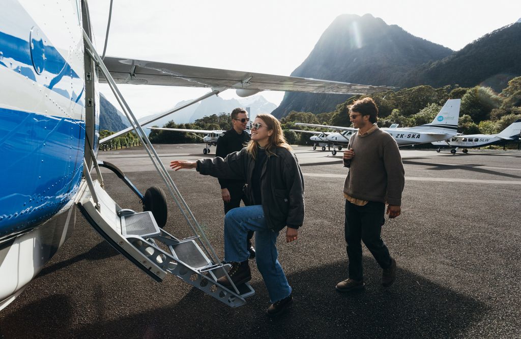 Coach cruise fly to Milford Sound